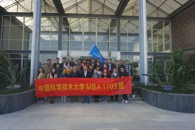 移動(dòng)課堂學(xué)知識(shí),生日PARTY促感情——記MBA1703班《組織行為學(xué)》移動(dòng)課堂與教育科技融合
